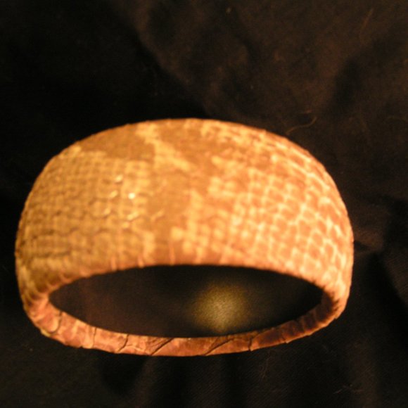 Nice tan/cream faux python print bangle bracelet - Picture 1 of 4
